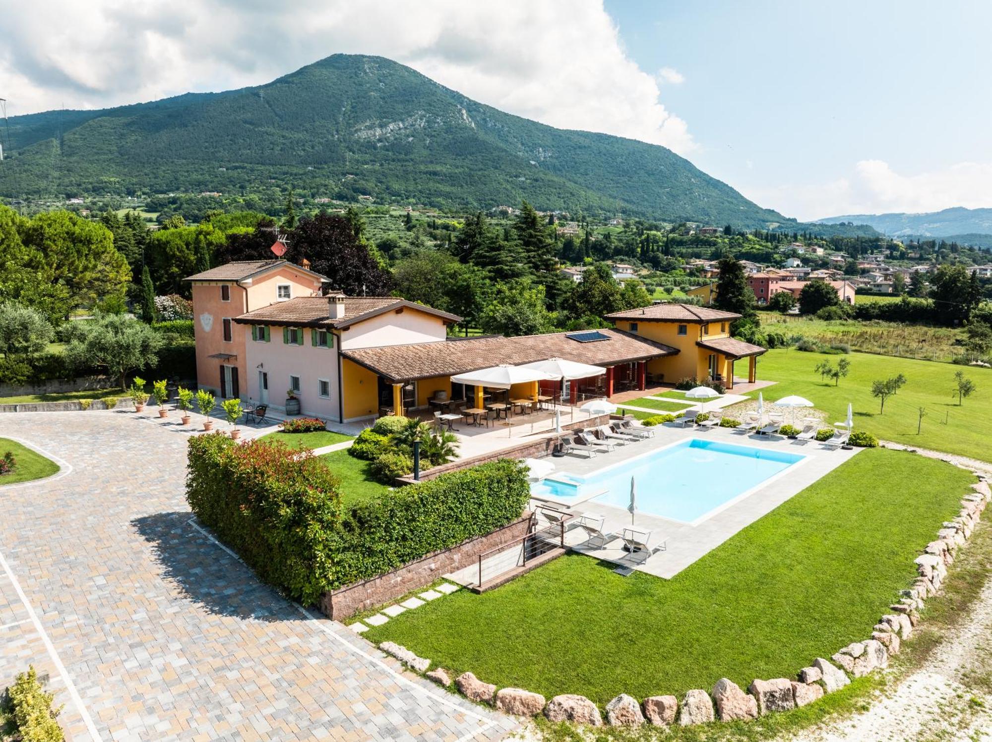 B&B Ca' Marognole Caprino Veronese Exteriör bild
