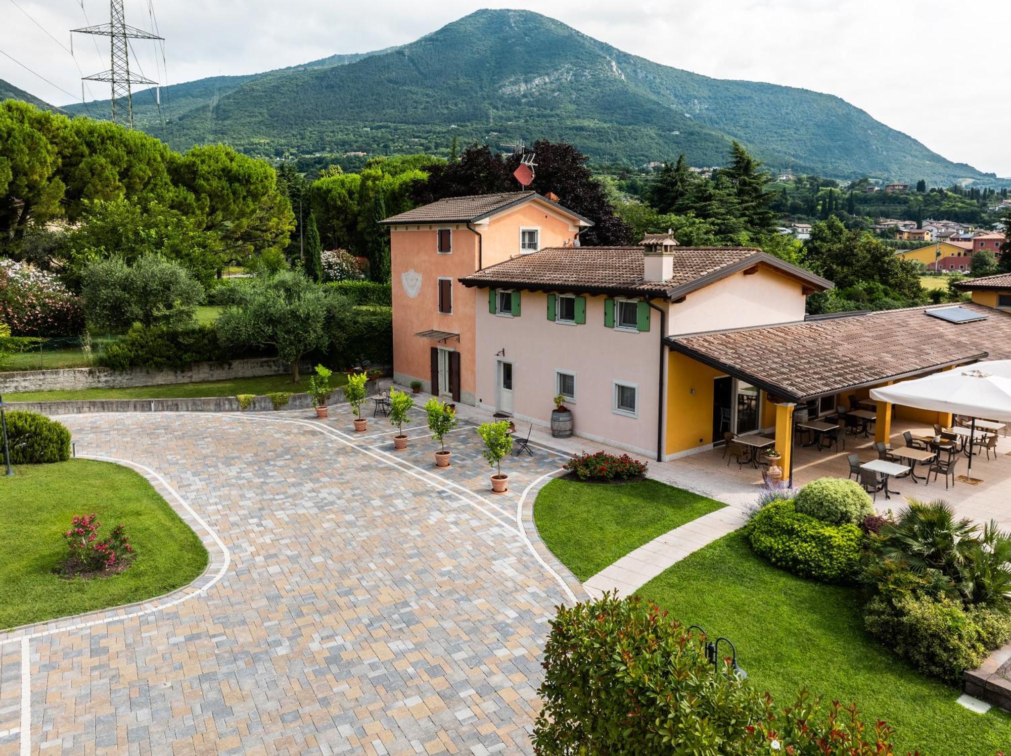 B&B Ca' Marognole Caprino Veronese Exteriör bild