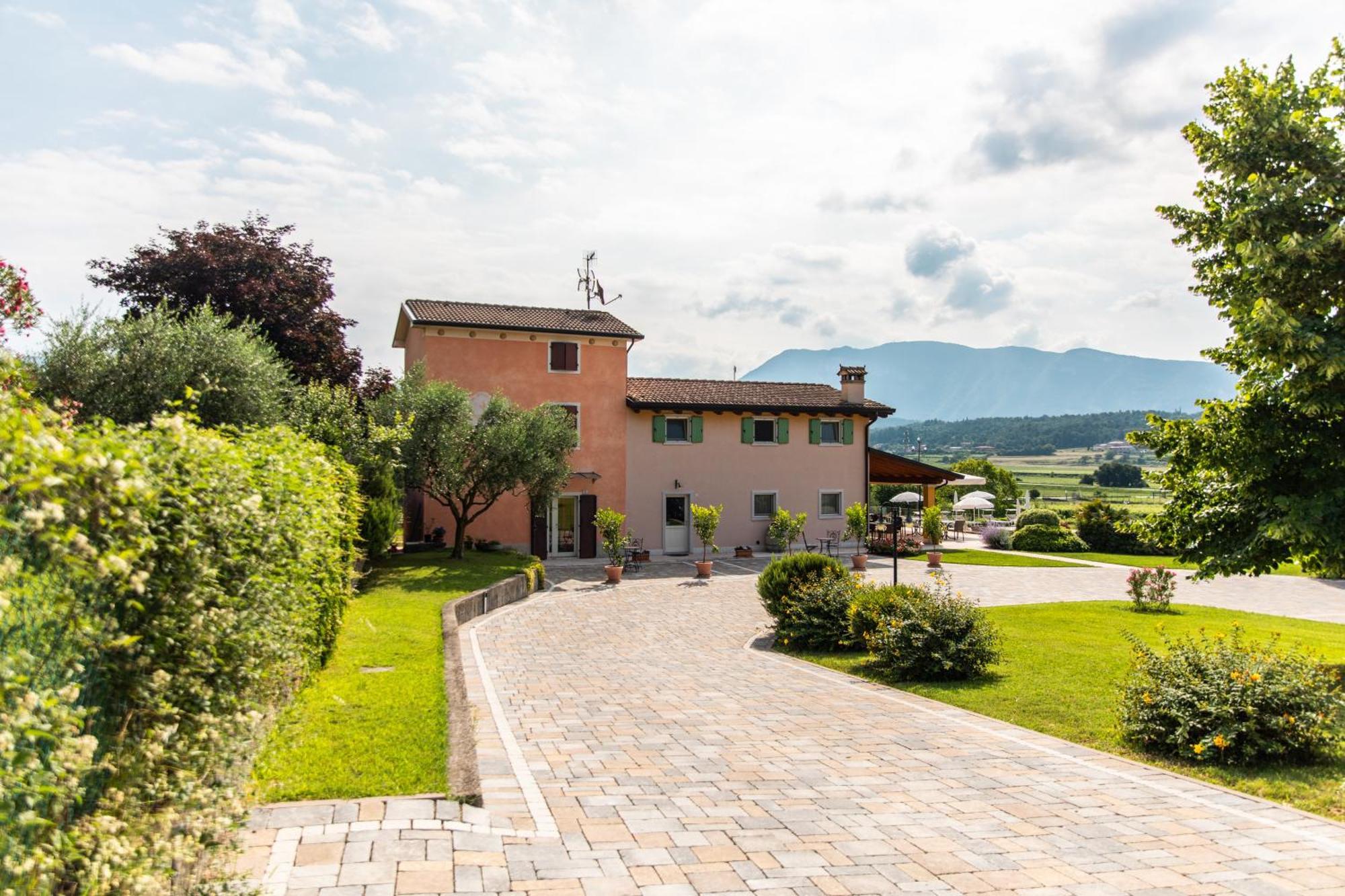 B&B Ca' Marognole Caprino Veronese Exteriör bild